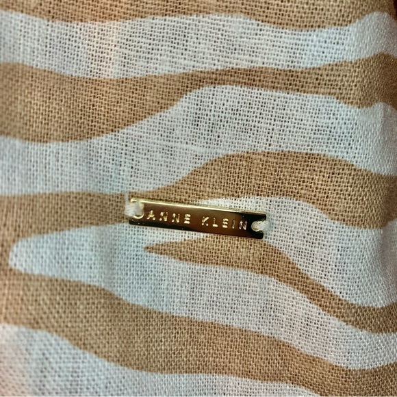 NWT Anne Klein Tunic Top XL Linen Blend White Tan Animal Print V-Neck - Picture 8 of 16